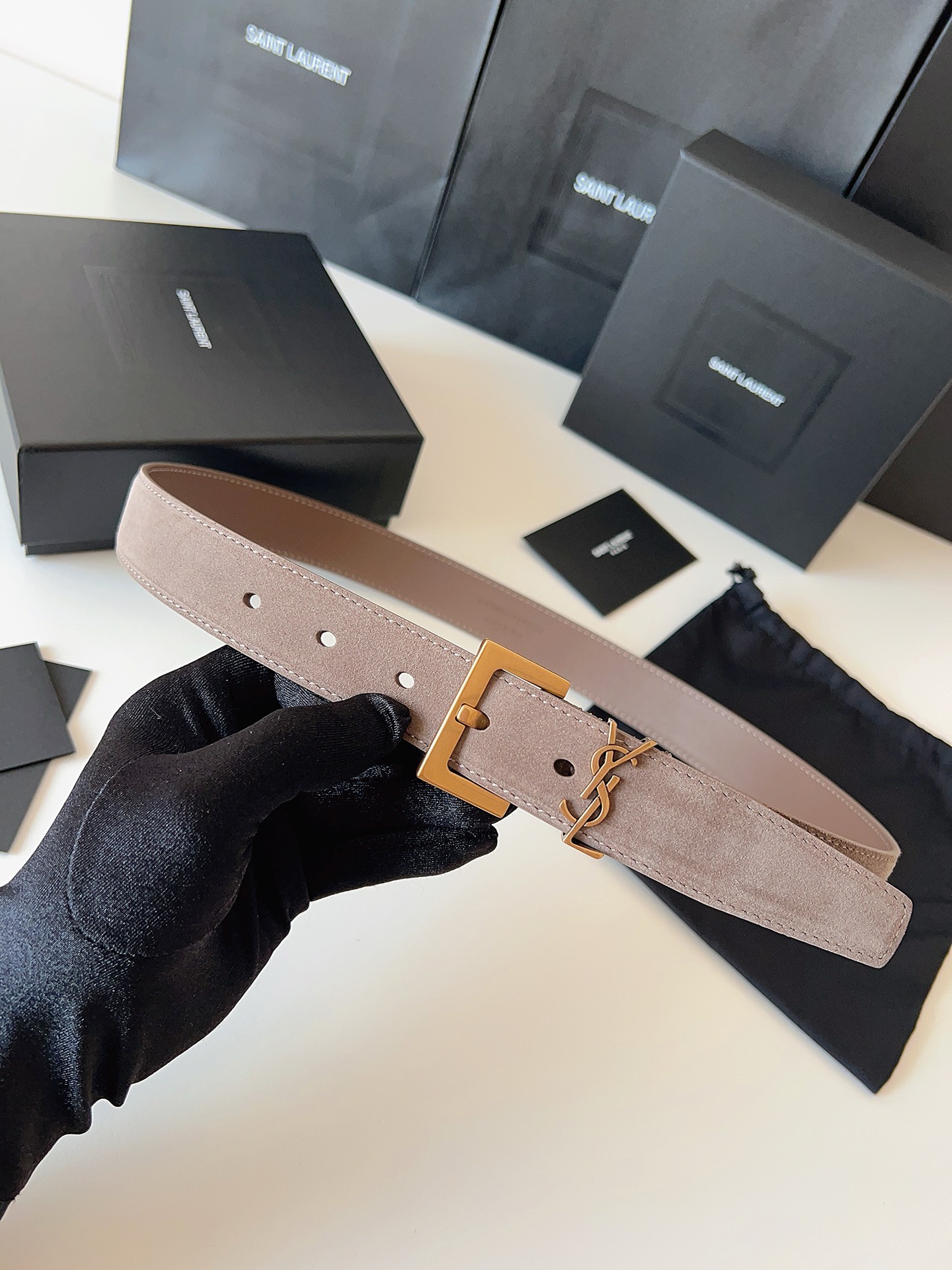 Saint Laurent 宽度：𝟯 𝟬𝗰𝗺 圣罗兰 Yves Saint Laurent « 配全套 原包装 » 全新 绒面双面小牛皮