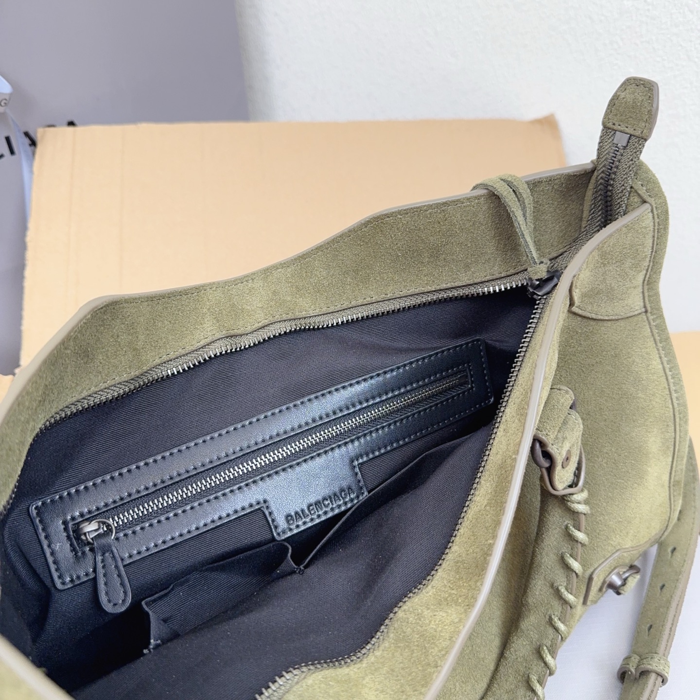 Balenciaga Style Green Leather Card Holder Bags detail image 9 from source 776228