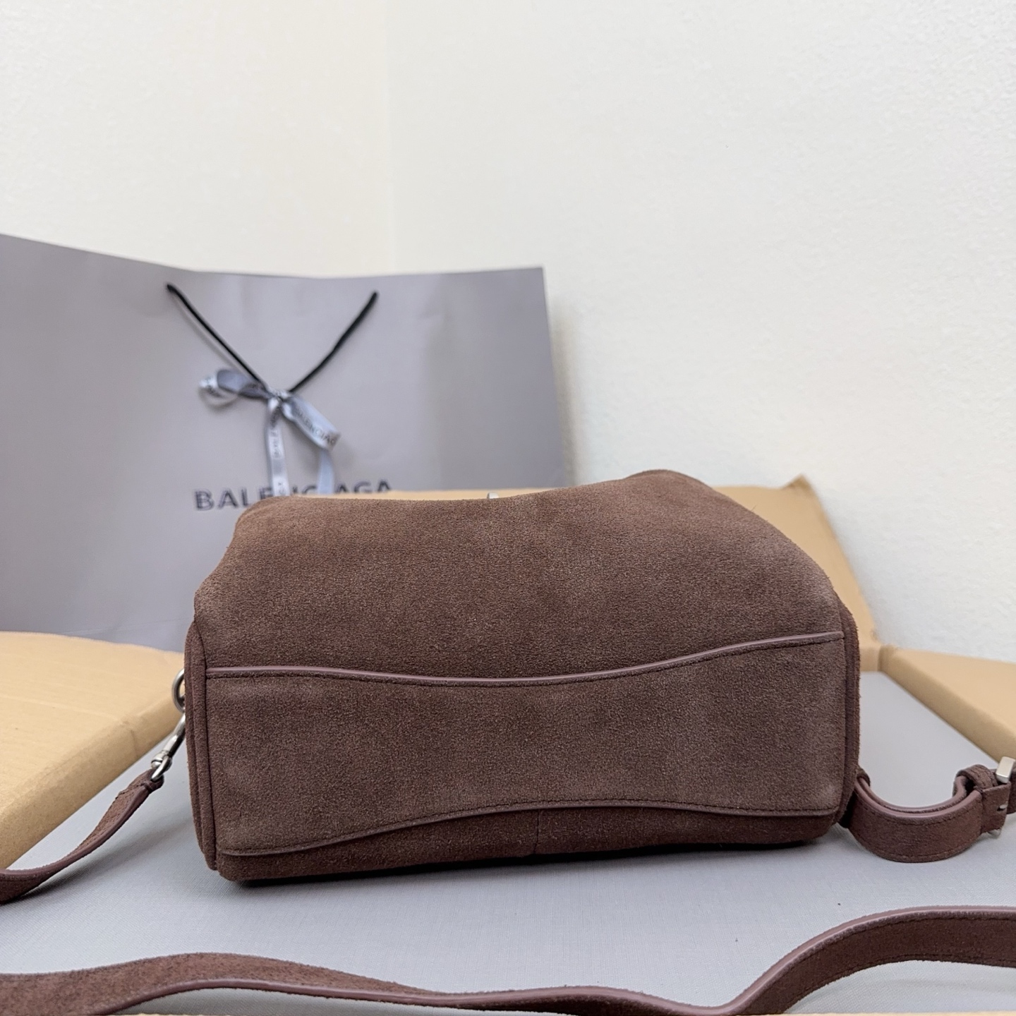 Balenciaga Style Beige Leather Camera Bag style reference detail image 4 from source 776262