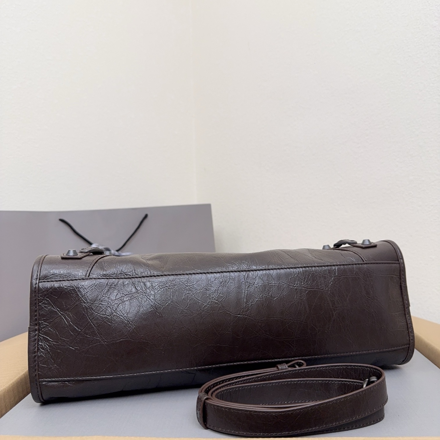 巴家 コーヒーカラーの「時代の涙」インポートレザー旧改機車バッグ