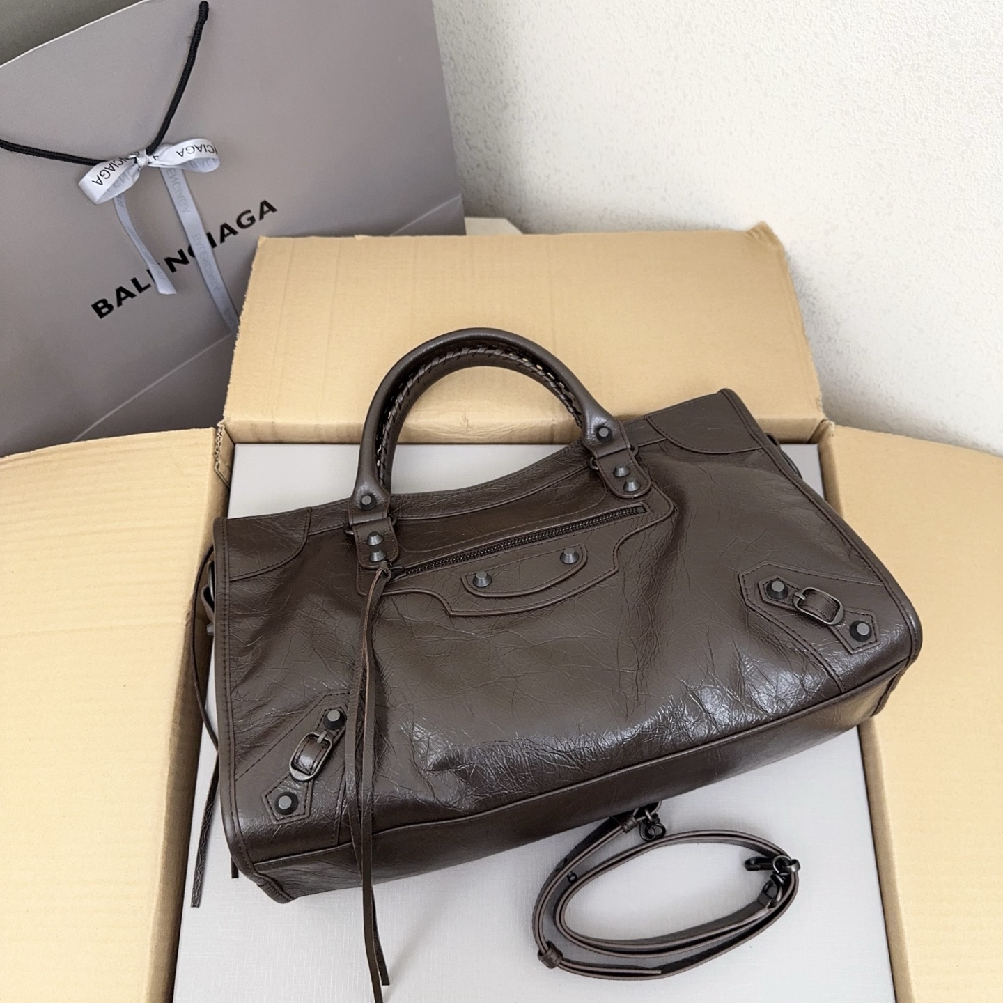 巴家 コーヒーカラーの「時代の涙」インポートレザー旧改機車バッグ