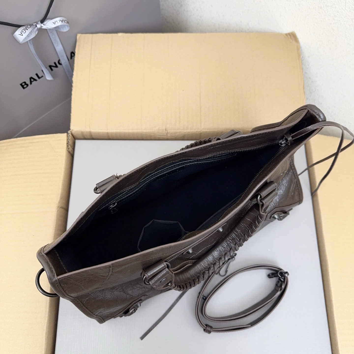 巴家 コーヒーカラーの「時代の涙」インポートレザー旧改機車バッグ