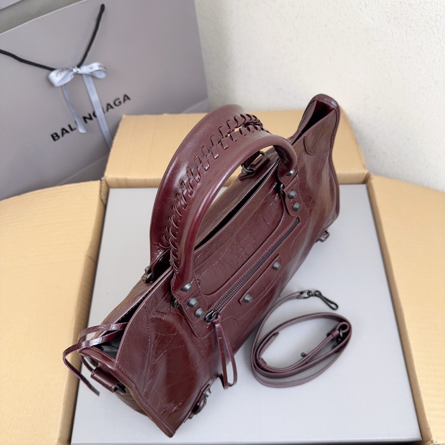 巴家の酒紅色『時代の涙』爆裂纹羊皮老款機車包