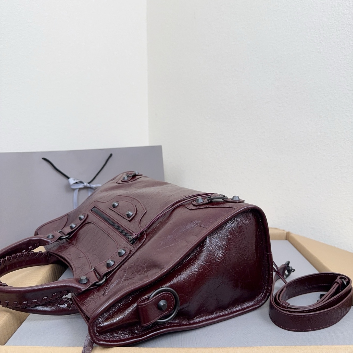 巴家の酒紅色『時代の涙』爆裂纹羊皮老款機車包