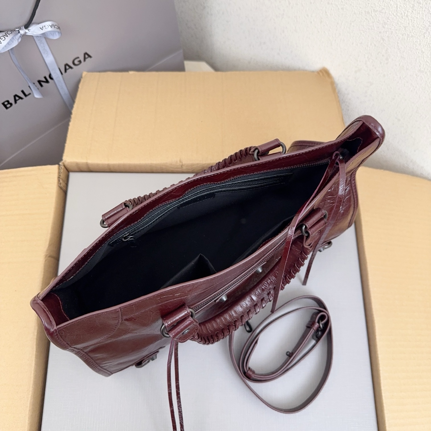 巴家の酒紅色『時代の涙』爆裂纹羊皮老款機車包