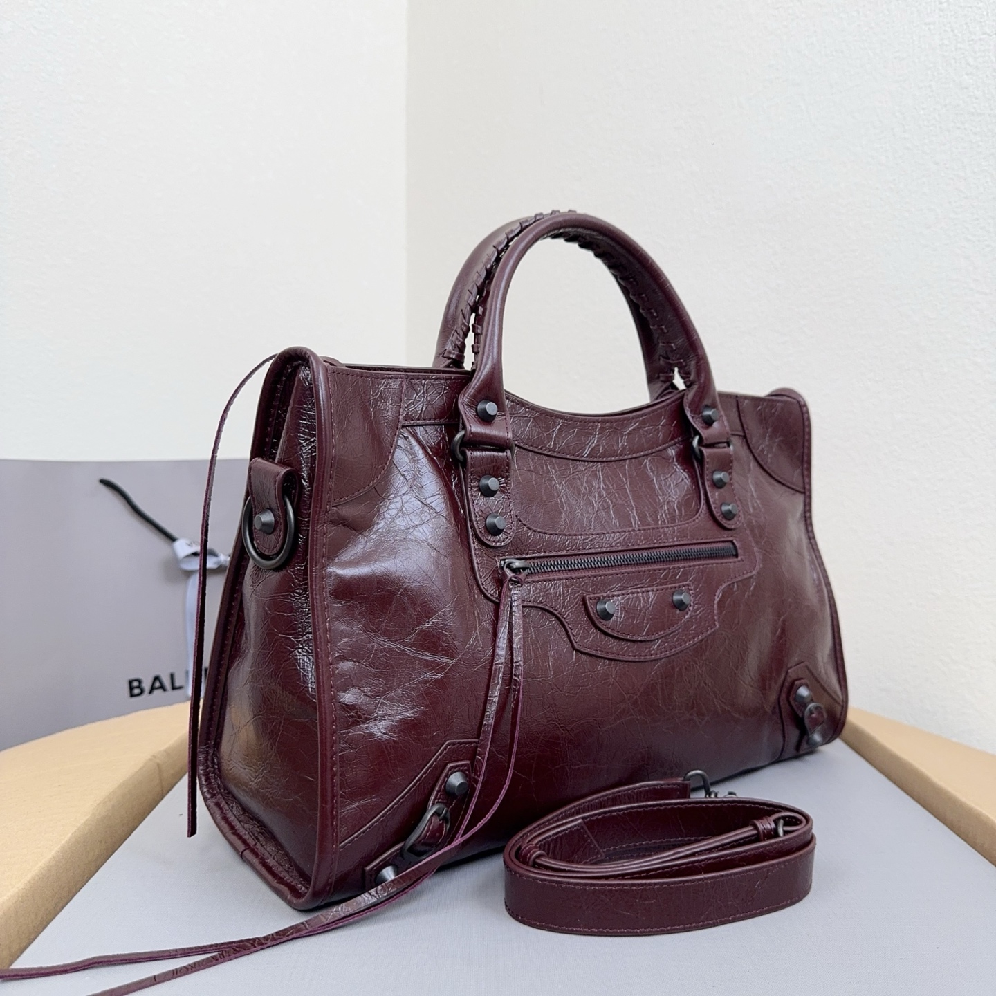 巴家の酒紅色『時代の涙』爆裂纹羊皮老款機車包