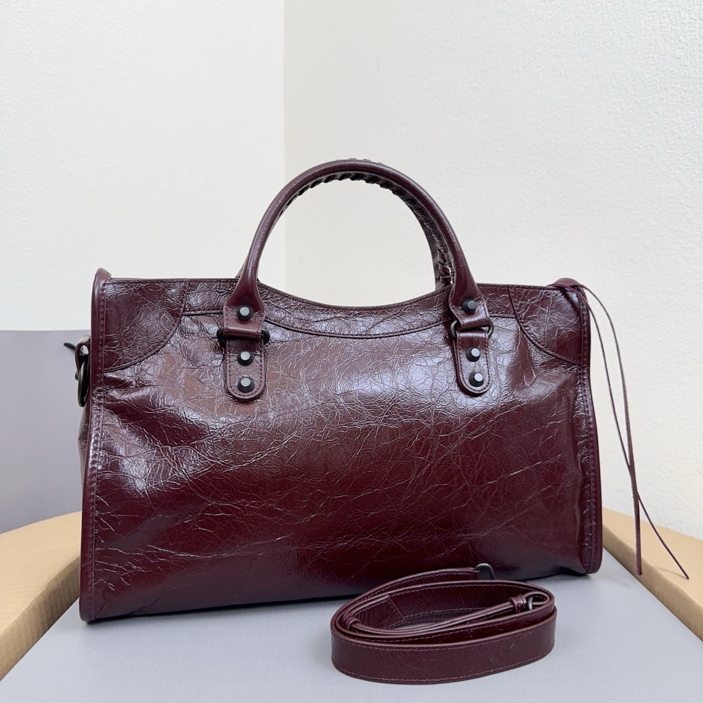 巴家の酒紅色『時代の涙』爆裂纹羊皮老款機車包