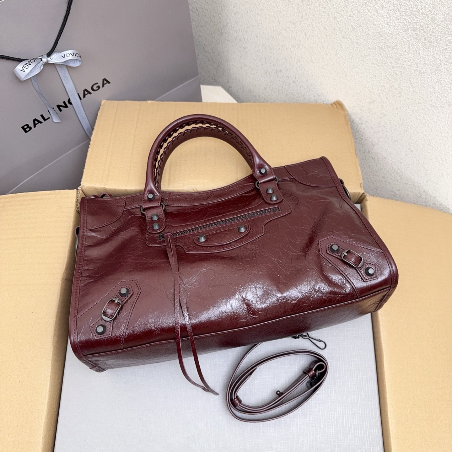 巴家の酒紅色『時代の涙』爆裂纹羊皮老款機車包