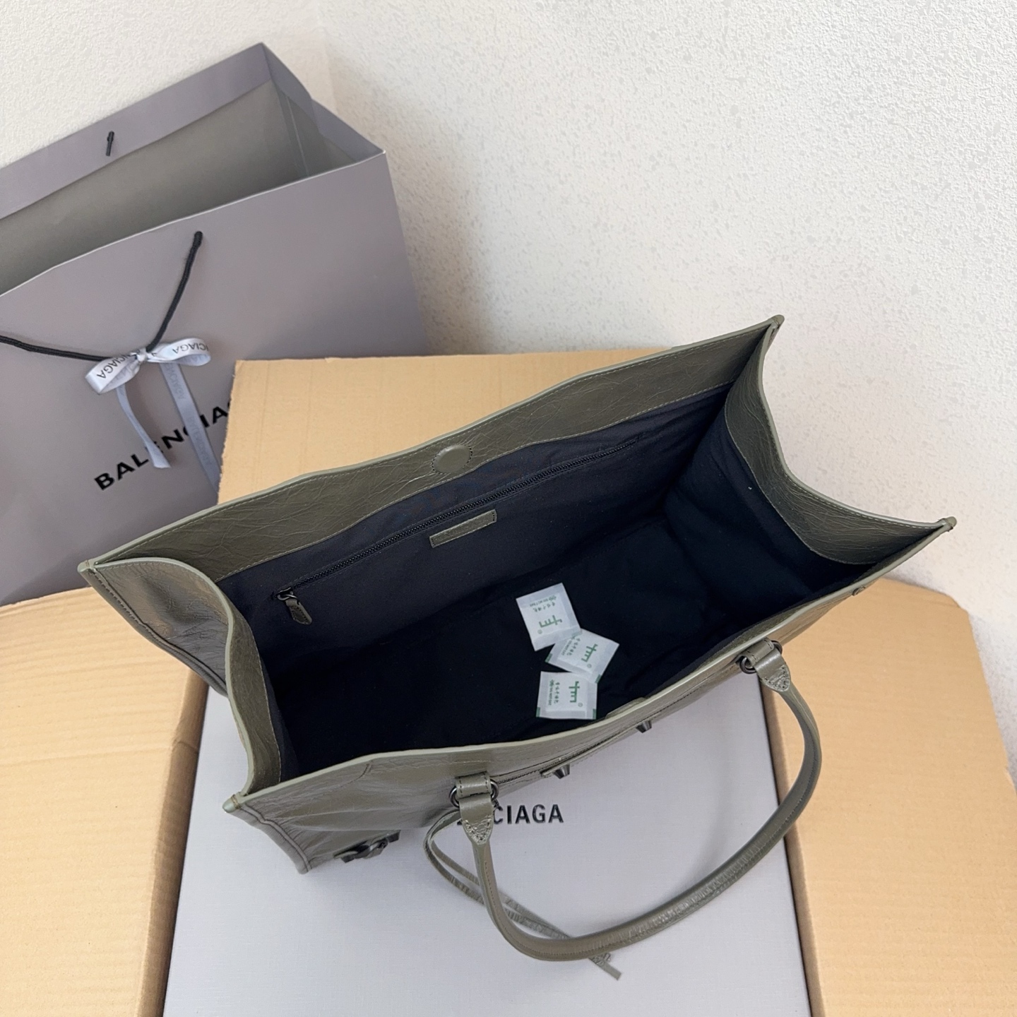 パリ・サンジェルマンのスタイルを纏う大号グリーン・トートバッグ