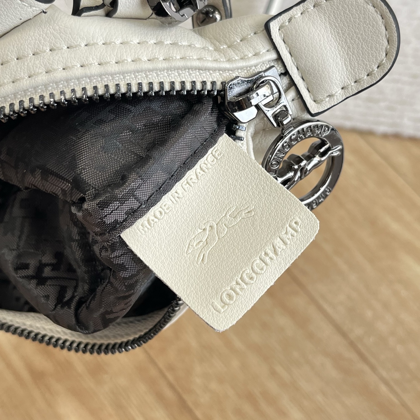 Longchamp Detail of white mini dumpling bag