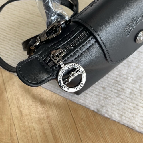 Longchamp Actual shot of black model details