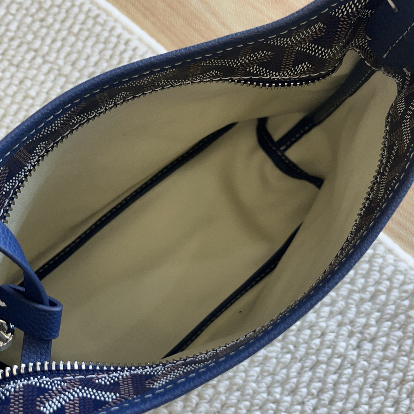 Loewe Luxury Designer Handbag Shoulder Crossbody Bag crafted in premium 9