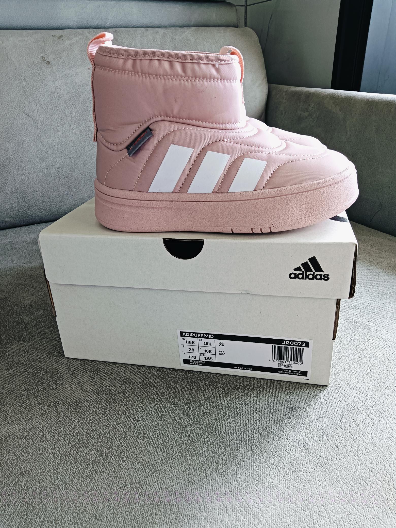 图片[8]-Adidas/阿迪达斯正品ADIPUFF MID男女童同款保暖休闲棉鞋，官方同步包装 ， 材料采用原厂防污防水雨伞布，防滑耐磨橡胶大底 潮流百搭 、舒适短筒靴 秋冬休闲时尚童鞋 保暖性能十足 严寒季节保暖神器。 尺码：28——37-选品中心