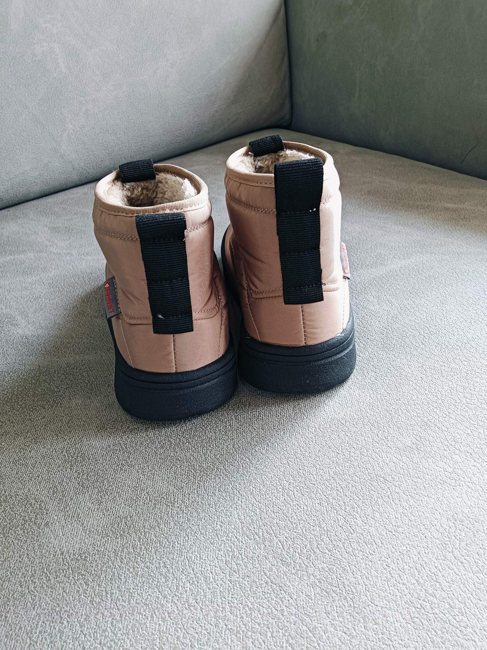 图片[2]-Adidas/阿迪达斯正品ADIPUFF MID男女童同款保暖休闲棉鞋，官方同步包装 ， 材料采用原厂防污防水雨伞布，防滑耐磨橡胶大底 潮流百搭 、舒适短筒靴 秋冬休闲时尚童鞋 保暖性能十足 严寒季节保暖神器。 尺码：28——37-选品中心