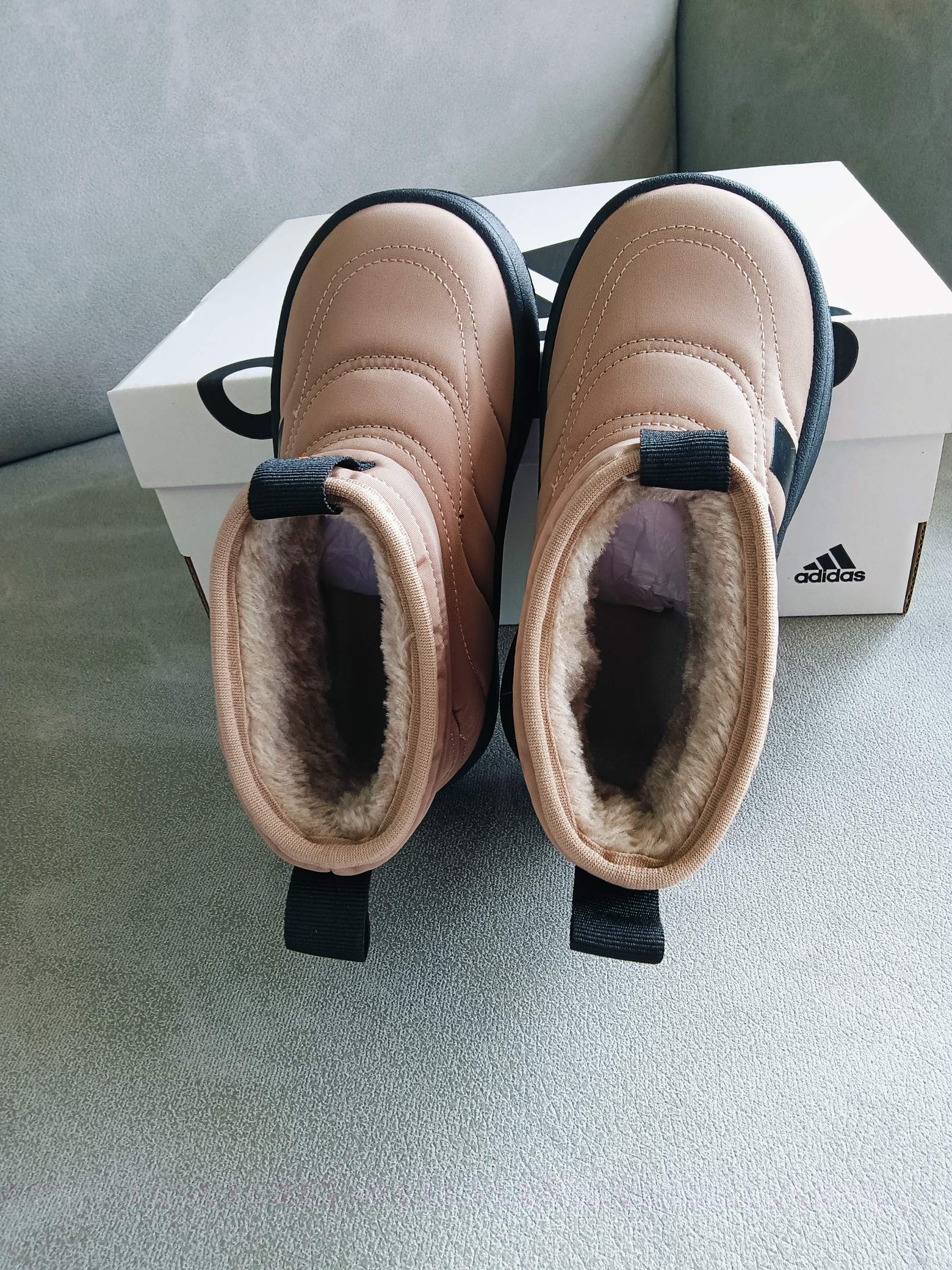 图片[8]-Adidas/阿迪达斯正品ADIPUFF MID男女童同款保暖休闲棉鞋，官方同步包装 ， 材料采用原厂防污防水雨伞布，防滑耐磨橡胶大底 潮流百搭 、舒适短筒靴 秋冬休闲时尚童鞋 保暖性能十足 严寒季节保暖神器。 尺码：28——37-选品中心