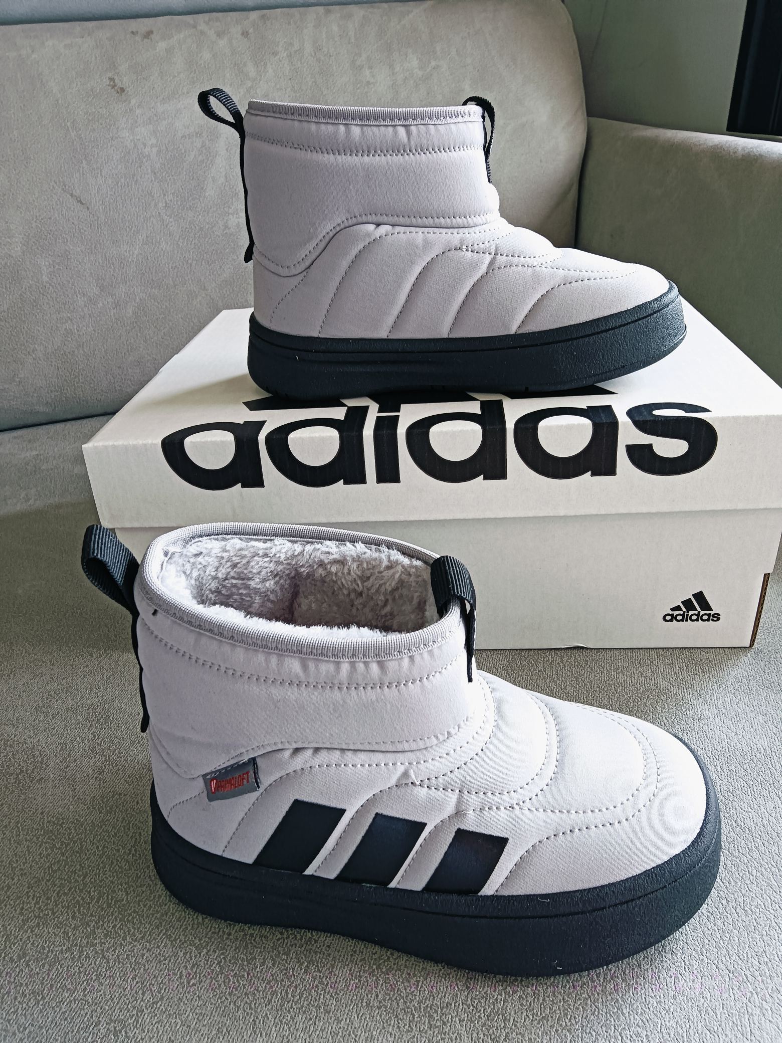 图片[6]-Adidas/阿迪达斯正品ADIPUFF MID男女童同款保暖休闲棉鞋，官方同步包装 ， 材料采用原厂防污防水雨伞布，防滑耐磨橡胶大底 潮流百搭 、舒适短筒靴 秋冬休闲时尚童鞋 保暖性能十足 严寒季节保暖神器。 尺码：28——37-选品中心