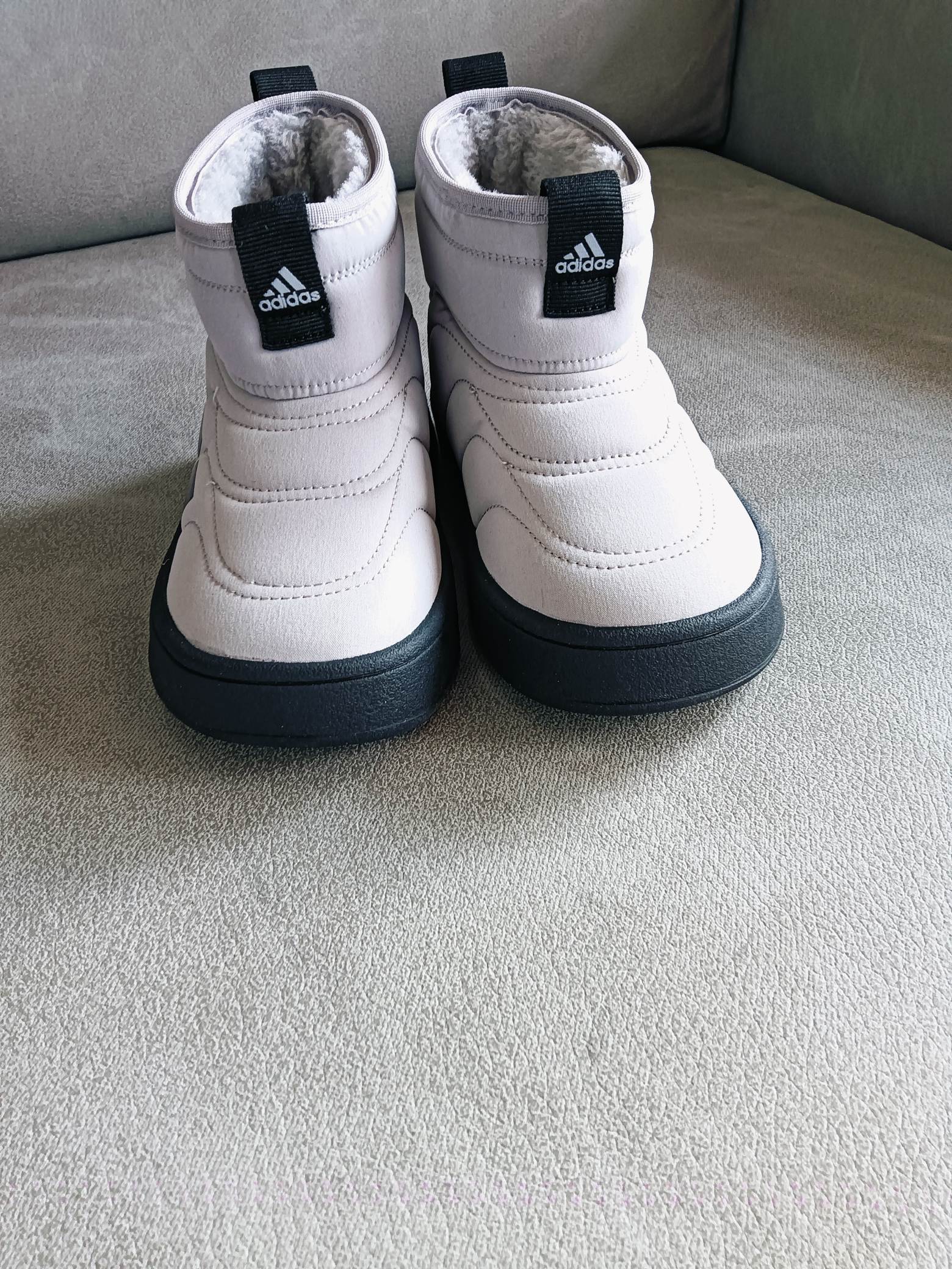 图片[2]-Adidas/阿迪达斯正品ADIPUFF MID男女童同款保暖休闲棉鞋，官方同步包装 ， 材料采用原厂防污防水雨伞布，防滑耐磨橡胶大底 潮流百搭 、舒适短筒靴 秋冬休闲时尚童鞋 保暖性能十足 严寒季节保暖神器。 尺码：28——37-选品中心