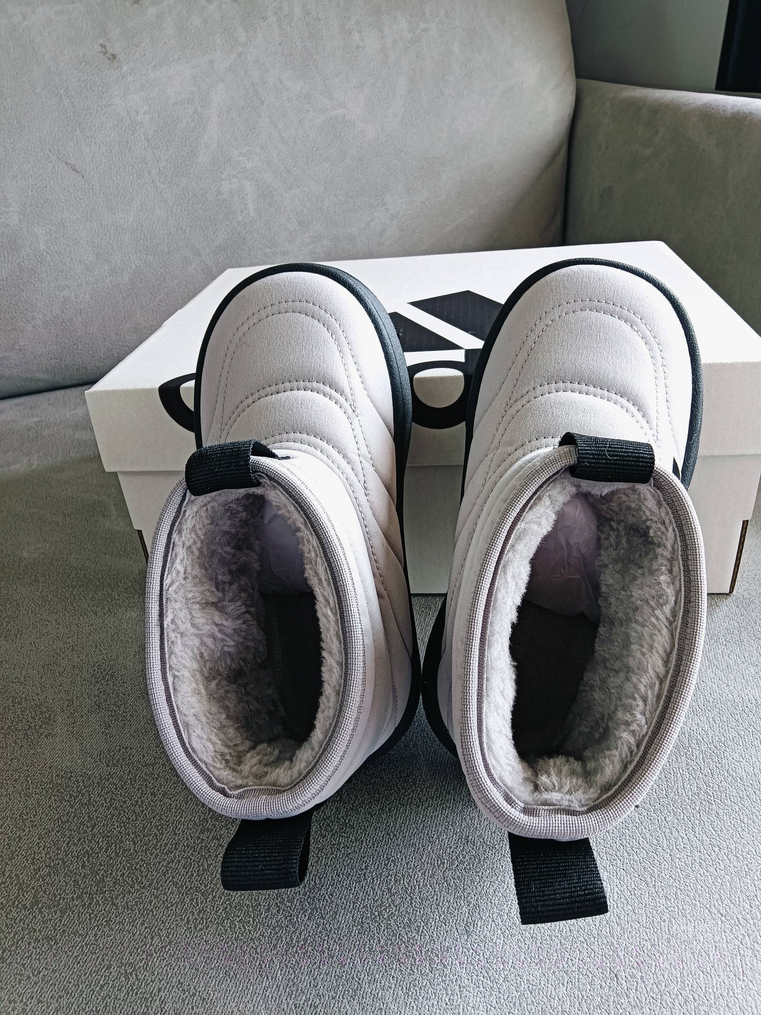 图片[7]-Adidas/阿迪达斯正品ADIPUFF MID男女童同款保暖休闲棉鞋，官方同步包装 ， 材料采用原厂防污防水雨伞布，防滑耐磨橡胶大底 潮流百搭 、舒适短筒靴 秋冬休闲时尚童鞋 保暖性能十足 严寒季节保暖神器。 尺码：28——37-选品中心