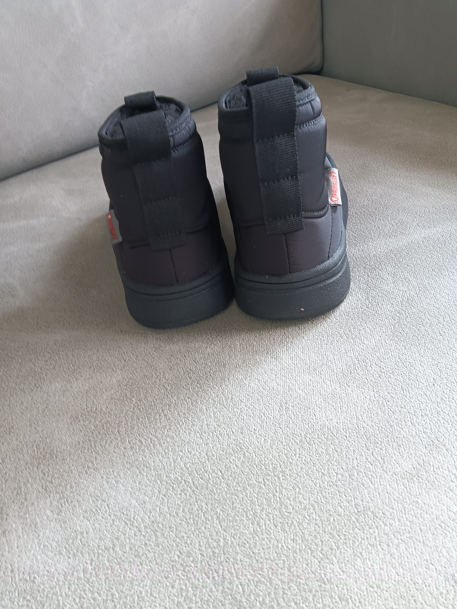 图片[3]-Adidas/阿迪达斯正品ADIPUFF MID男女童同款保暖休闲棉鞋，官方同步包装 ， 材料采用原厂防污防水雨伞布，防滑耐磨橡胶大底 潮流百搭 、舒适短筒靴 秋冬休闲时尚童鞋 保暖性能十足 严寒季节保暖神器。 尺码：28——37-选品中心