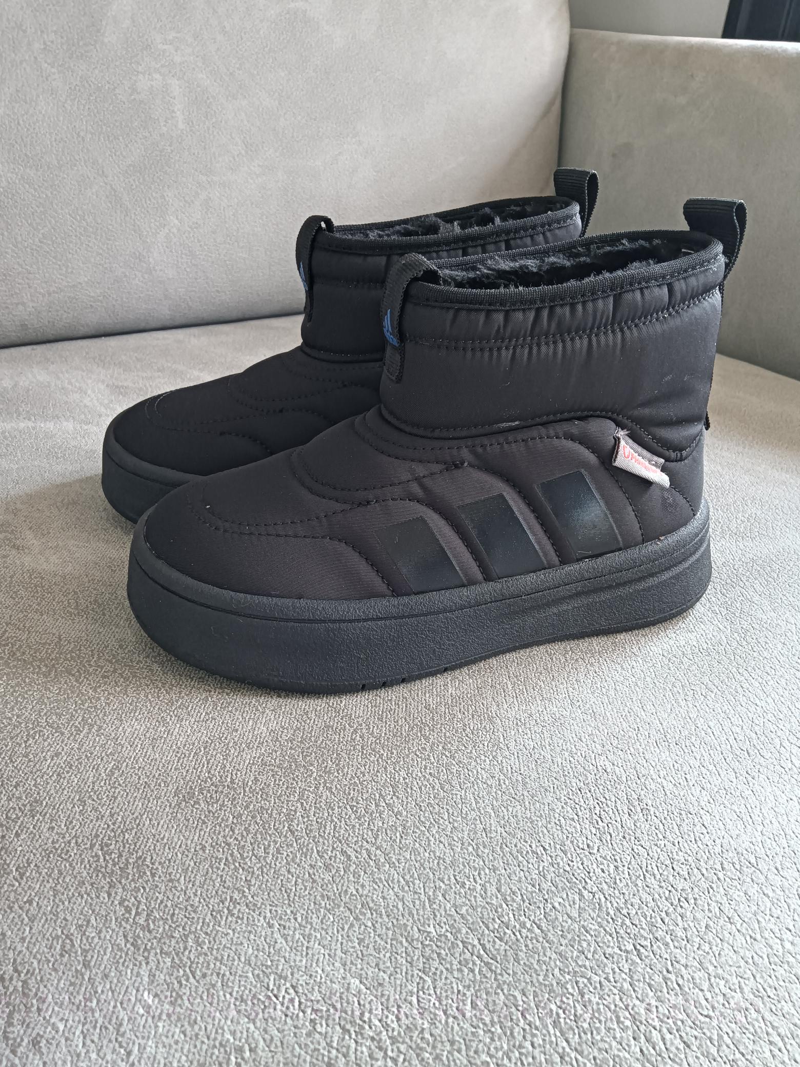 Adidas/阿迪达斯正品ADIPUFF MID男女童同款保暖休闲棉鞋，官方同步包装 ， 材料采用原厂防污防水雨伞布，防滑耐磨橡胶大底 潮流百搭 、舒适短筒靴 秋冬休闲时尚童鞋 保暖性能十足 严寒季节保暖神器。 尺码：28——37-选品中心