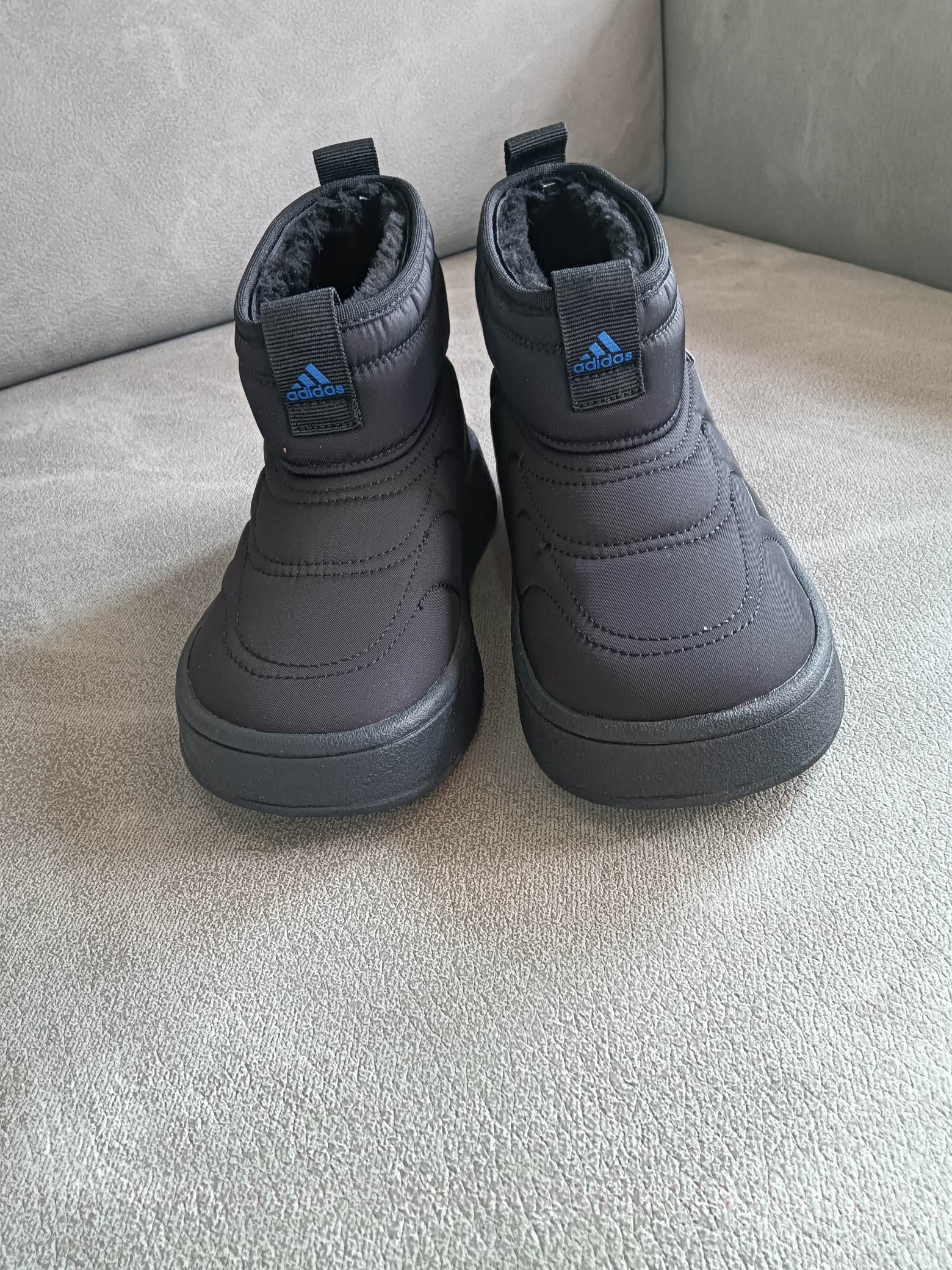 图片[2]-Adidas/阿迪达斯正品ADIPUFF MID男女童同款保暖休闲棉鞋，官方同步包装 ， 材料采用原厂防污防水雨伞布，防滑耐磨橡胶大底 潮流百搭 、舒适短筒靴 秋冬休闲时尚童鞋 保暖性能十足 严寒季节保暖神器。 尺码：28——37-选品中心