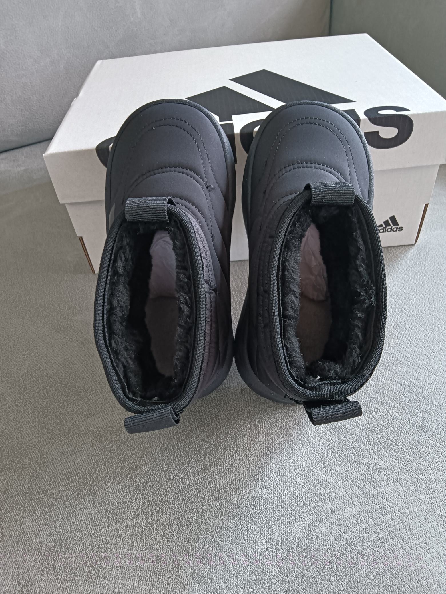 图片[7]-Adidas/阿迪达斯正品ADIPUFF MID男女童同款保暖休闲棉鞋，官方同步包装 ， 材料采用原厂防污防水雨伞布，防滑耐磨橡胶大底 潮流百搭 、舒适短筒靴 秋冬休闲时尚童鞋 保暖性能十足 严寒季节保暖神器。 尺码：28——37-选品中心