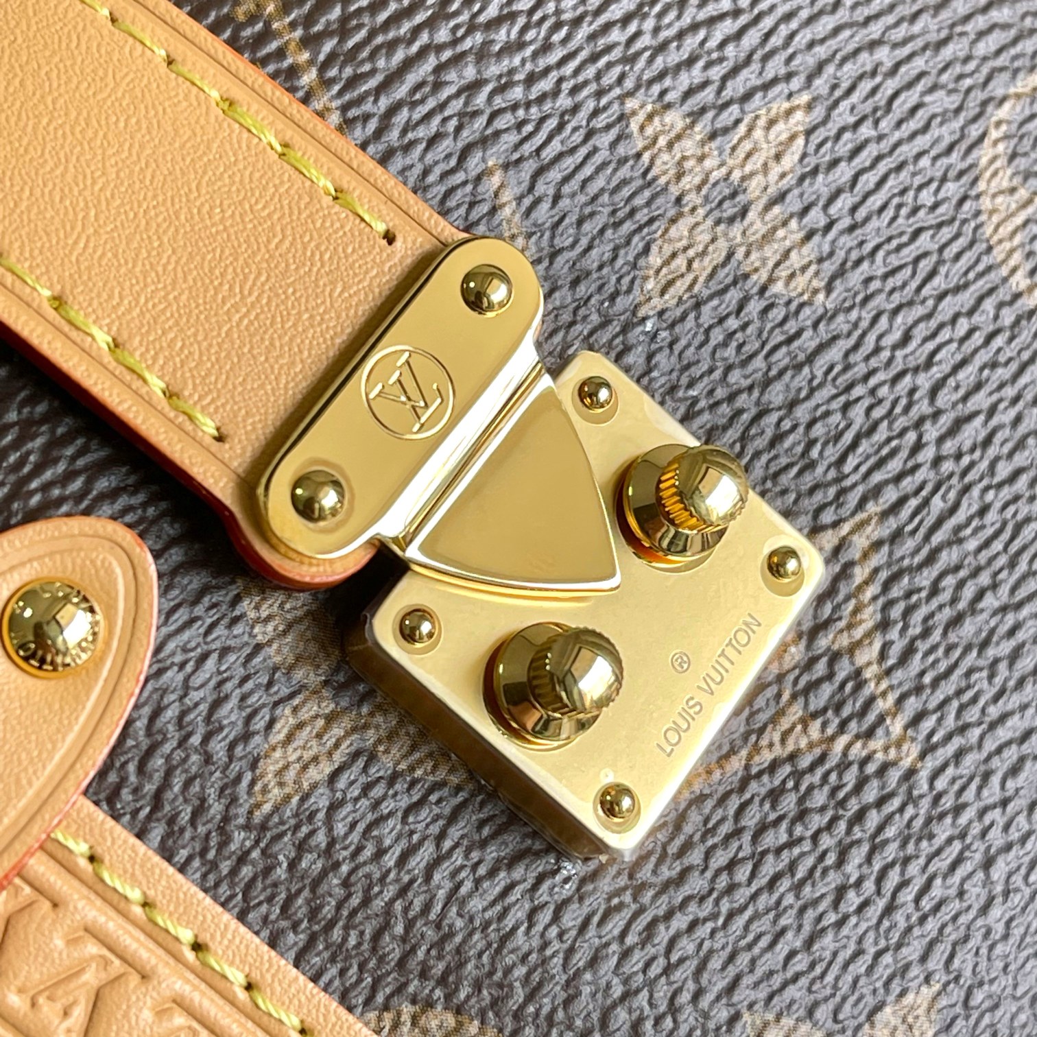 Louis Vuitton Classic Handcrafted Luxury Leather Shoulder Bag Ref 5