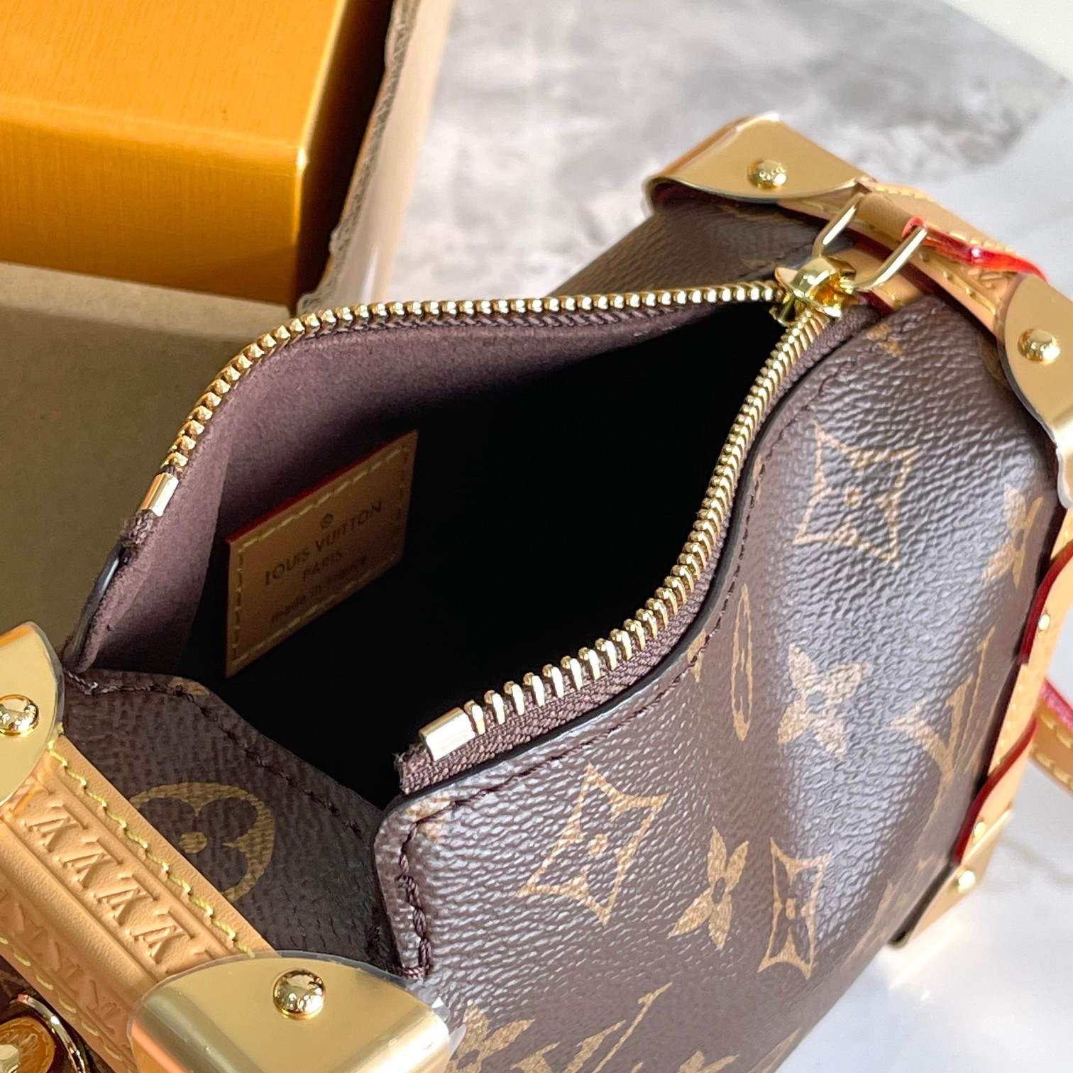 Louis Vuitton Classic Handcrafted Luxury Leather Shoulder Bag Ref 9
