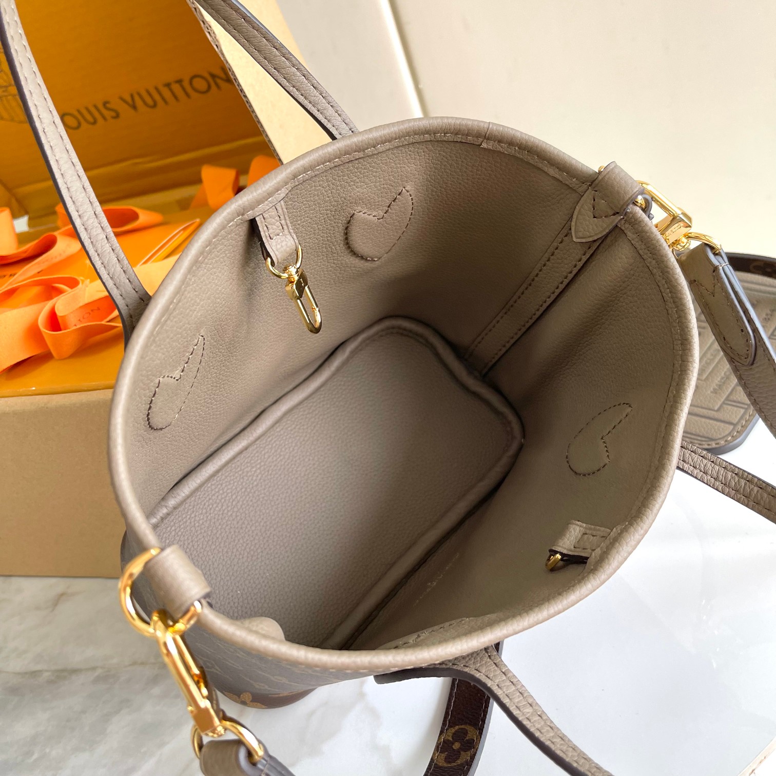 Louis Vuitton Haute Couture Classic Luxury Handbag Shoulder Crossbody 9