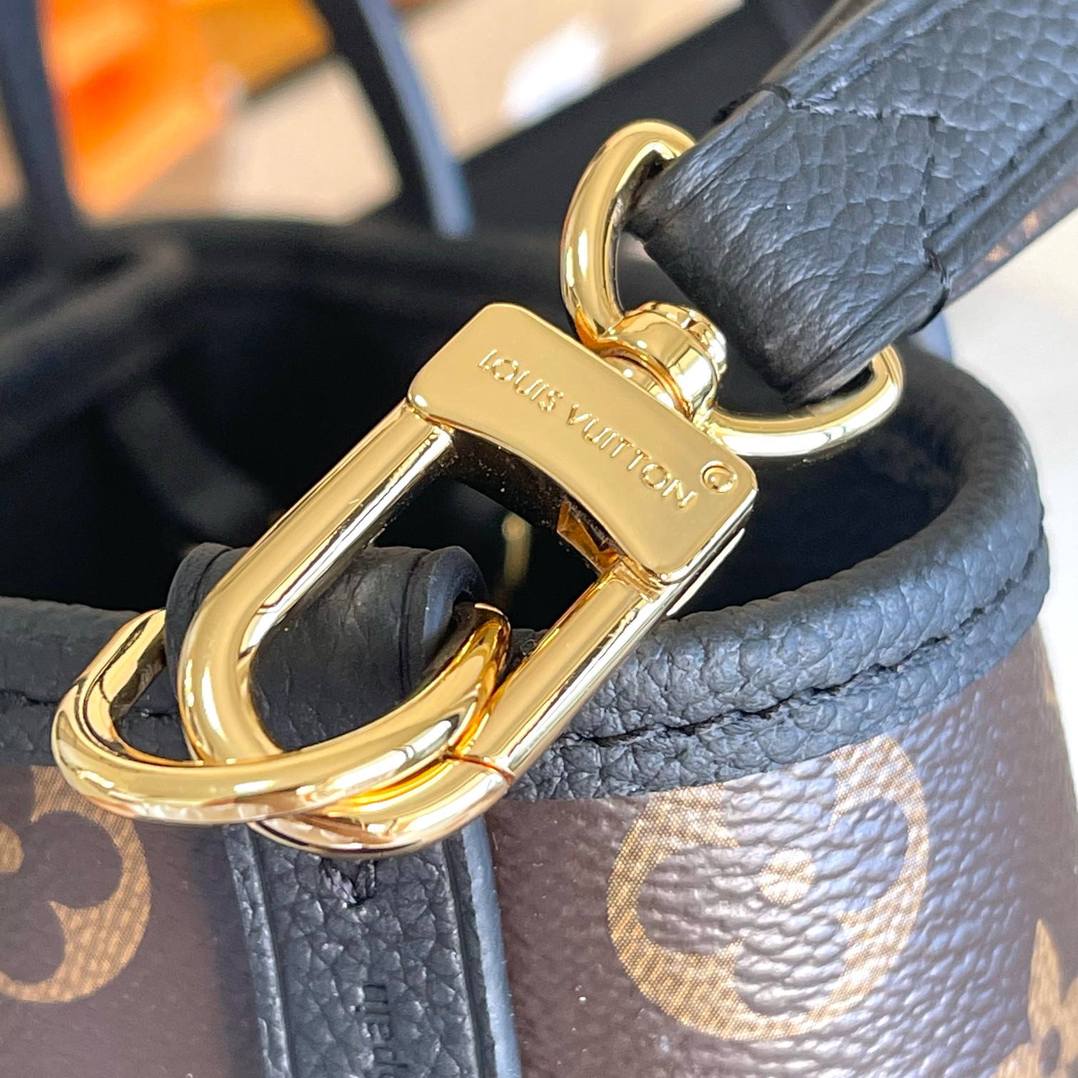 Louis Vuitton Haute Couture Classic Luxury Handbag Shoulder Crossbody 6