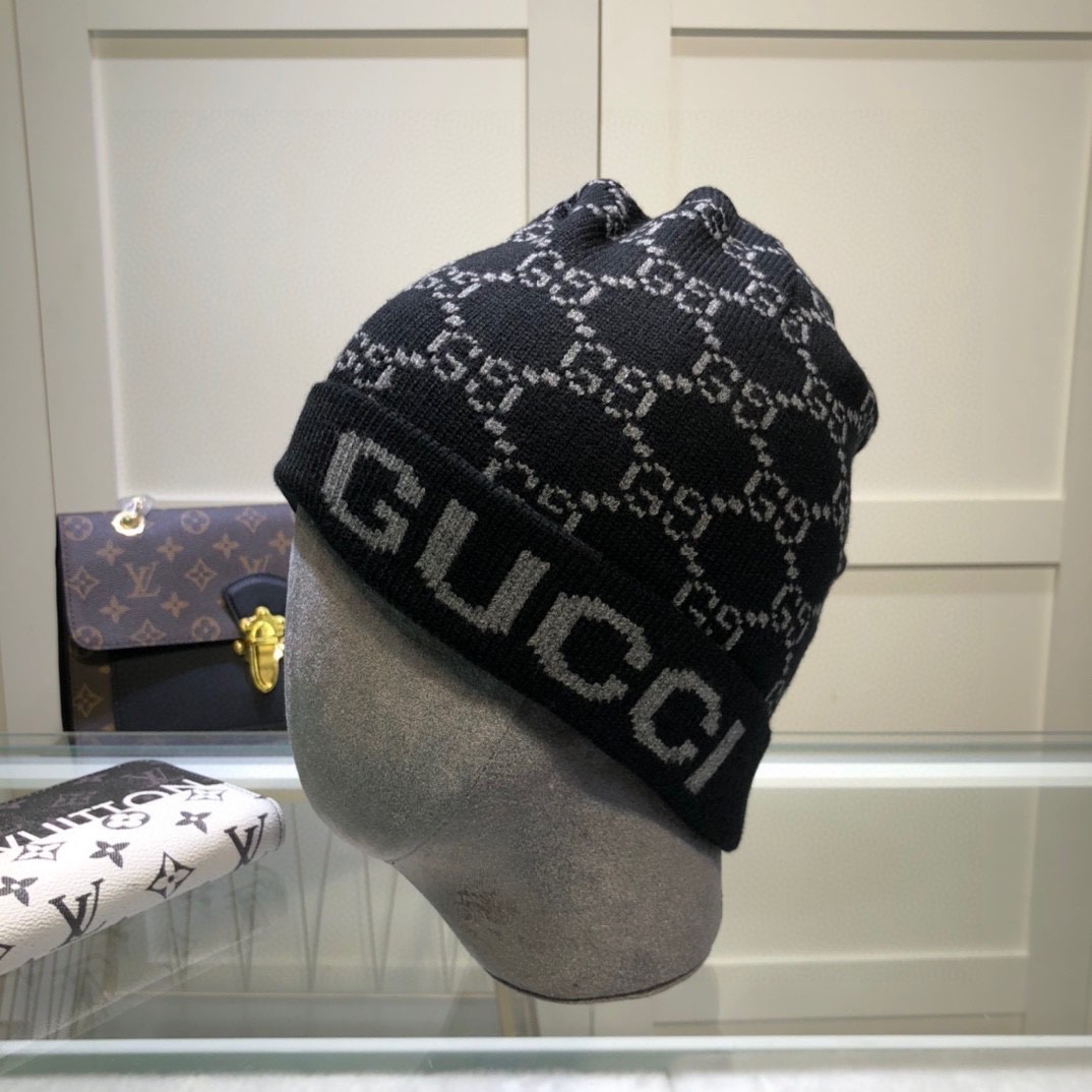 NO:215579,With dust bag, GUCCI Guqi official website color block series!  The latest wool blended knitted hat, original single replica of the official website. Very soft and skin-friendly, very elastic, textured and very versatile style~ very warm, a must-have artifact for autumn and winter, both for men and women, can be worn for any head circumference. I sincerely recommend hats, fisherman hats, baseball hats, knitted hats, hats, gucci, espadrilles, hats19860909配防尘袋,GUCCI古奇官网拼色系列！最新羊毛混纺针织帽,官网原单复刻.非常柔软亲肤,弹性很好有质感又非常百搭的款式~非常保暖的 ,秋冬必备神器,男女通用,任何头围都可以佩戴.真心推荐帽子渔夫帽棒球帽针织帽,帽子,gucci,espadrilles,hats,hat