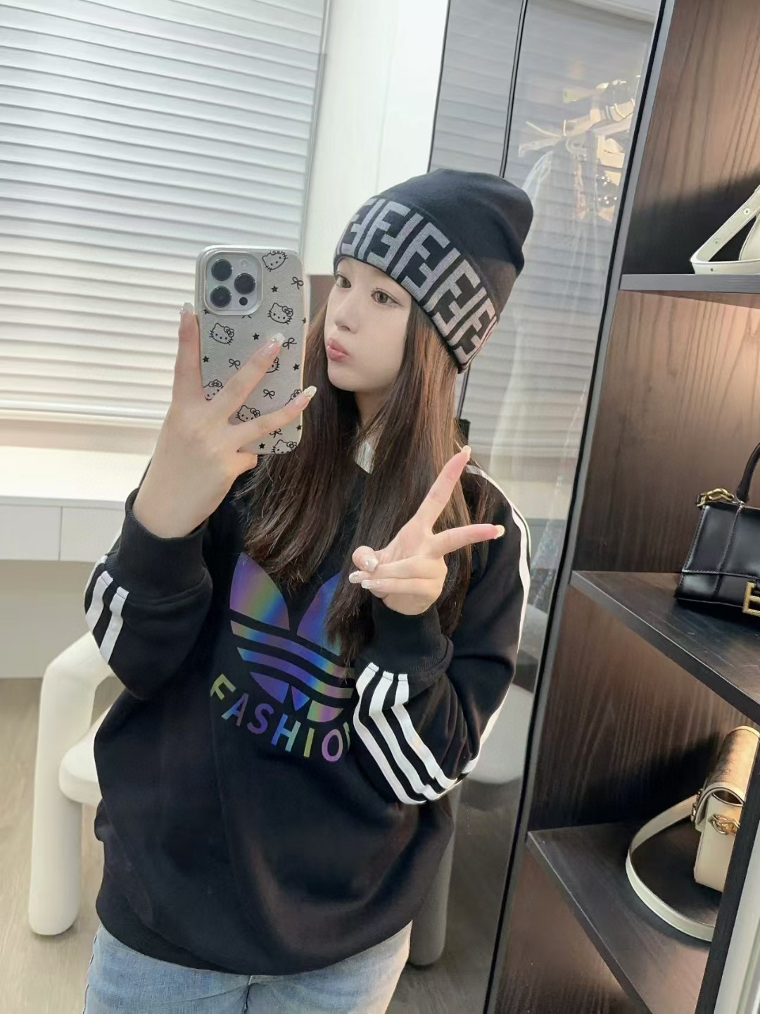 NO:215857,FENDI Knitted Hat with dust bags. The new product on the official website is simple and atmospheric. The tight knitting method is very thick, soft, comfortable, warm and fashionable. I can’t let go of it. Hurry up and buy the same style for men and women!  Hat fisherman hat baseball hat knit hat, hat, fendi, fendi, espadrilles, hats19860909配防尘袋 芬迪FENDI针织帽 官网新品简约大气 紧密的针织法非常厚实 ,柔软舒适保暖又时尚爱不释手亲,赶紧入手吧男女同款！帽子渔夫帽棒球帽针织帽,帽子,fendi,fendi,espadrilles,hats,hat