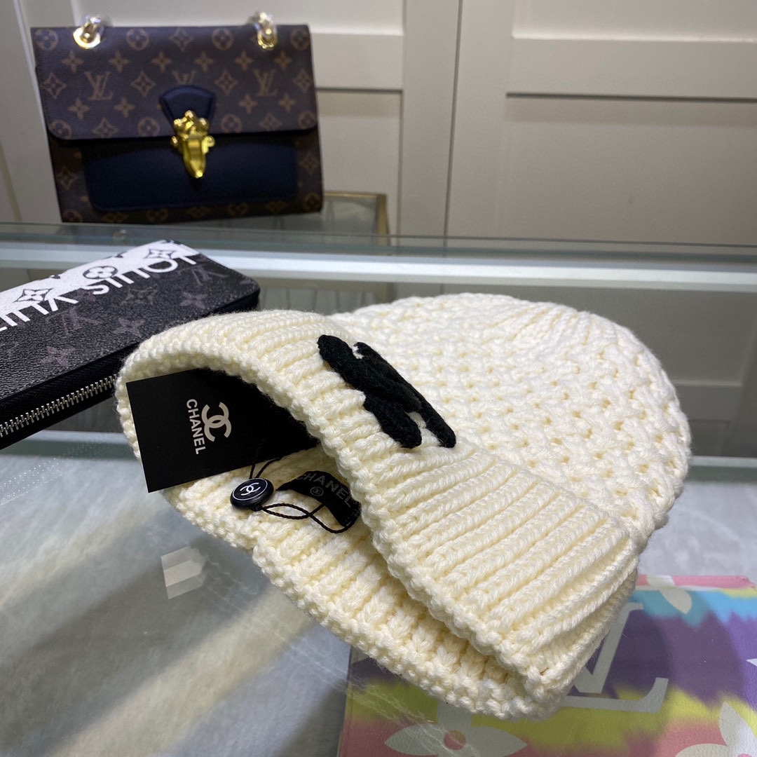 。Chanel官网品质香奈儿秋冬网红时尚博主推荐款毛线帽，手感超柔软舒适的针织线帽，弹性极佳！