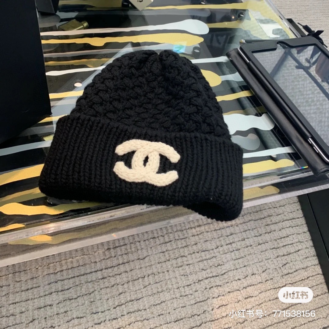 。Chanel官网品质香奈儿秋冬网红时尚博主推荐款毛线帽，手感超柔软舒适的针织线帽，弹性极佳！