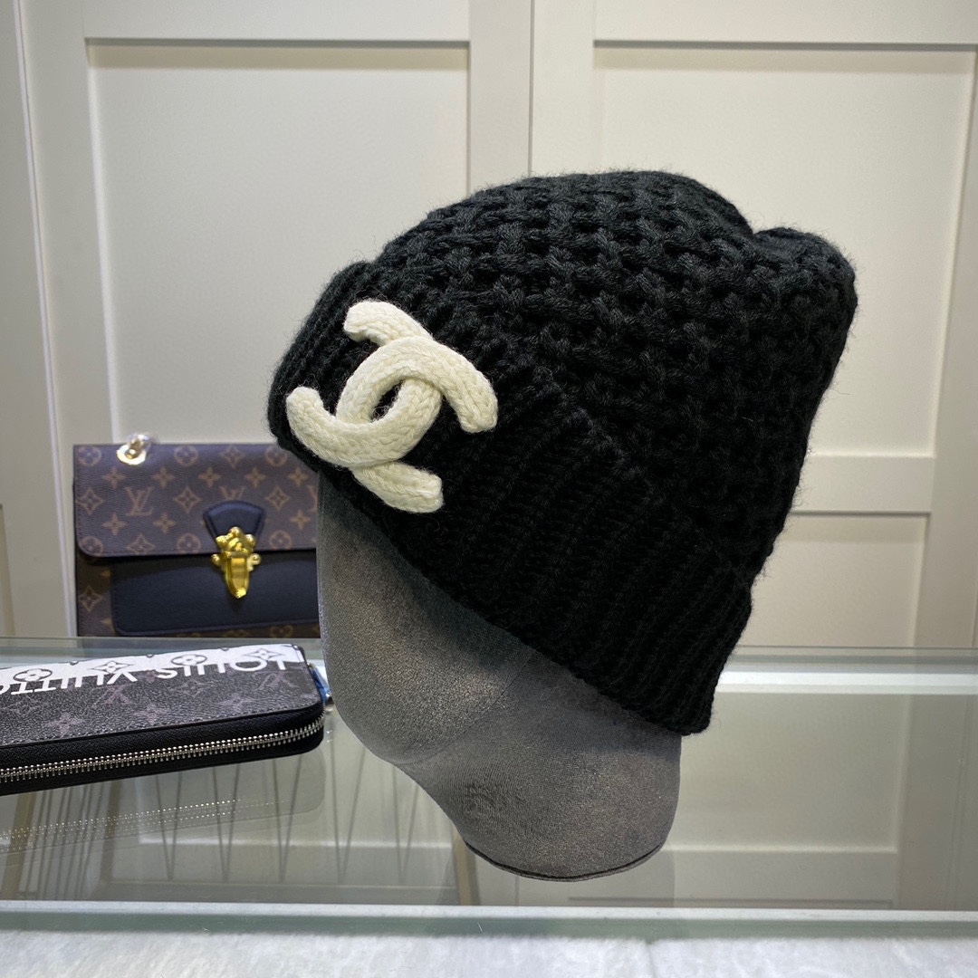 。Chanel官网品质香奈儿秋冬网红时尚博主推荐款毛线帽，手感超柔软舒适的针织线帽，弹性极佳！