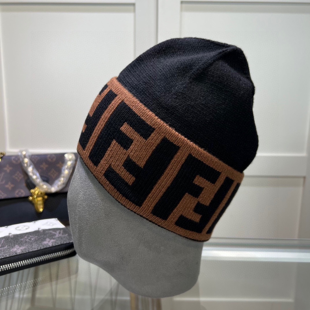 NO:670658,Comes with a dust bag. Fendi knitted hat. The new product on the official website is simple and elegant. The tight knitting method is very thick. It is soft, comfortable, warm and fashionable. You can’t put it down. Hurry up and get it. The same style for men and women!  Hats bucket hat, baseball cap, knitted hat, hat, fendi, fendi, espadrilles, hats19860909配防尘袋 芬迪FENDI针织帽 官网新品简约大气 紧密的针织法非常厚实 ,柔软舒适保暖又时尚爱不释手亲,赶紧入手吧男女同款！帽子渔夫帽棒球帽针织帽,帽子,fendi,fendi,espadrilles,hats,hat