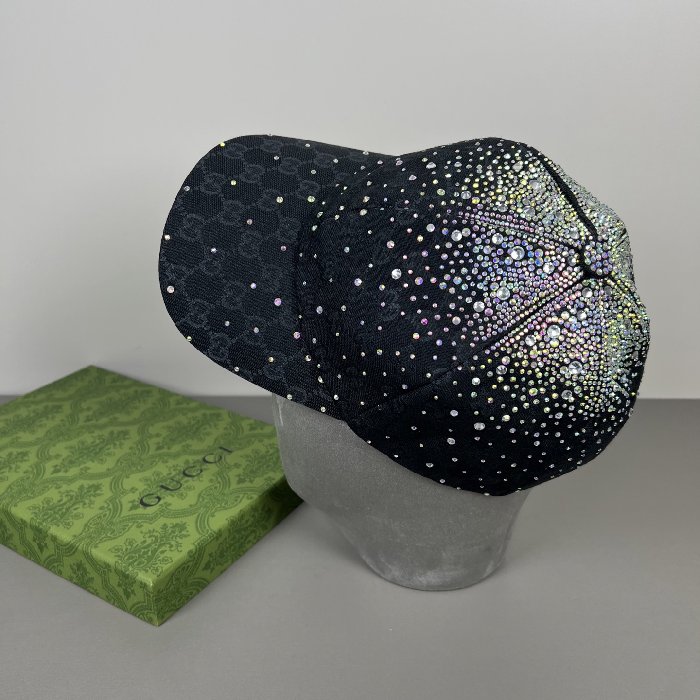 NO:742662,Gucci (Gucci) new original baseball cap, counter purchase quality 1:1 custom molding, genuine molding hardware, original canvas fabric + first layer of cowhide, original factory quality!  The quality is great, the patch is adjustable, the grid is accurate, and the details and craftsmanship are perfectly integrated!  Hats, straw hats, bucket hats, baseball caps, hats, gucci, espadrilles, cowhide, hats19860909Gucci(古奇)新款原单棒球帽, 专柜代购品质1:1开模订制,正版开模五金,原版帆布料+头层牛皮,原厂品质！质量超赞,贴片可调节.对格精准,细节工艺完美融合！帽子草帽渔夫帽棒球帽,帽子,gucci,espadrilles,cowhide,hats,hat