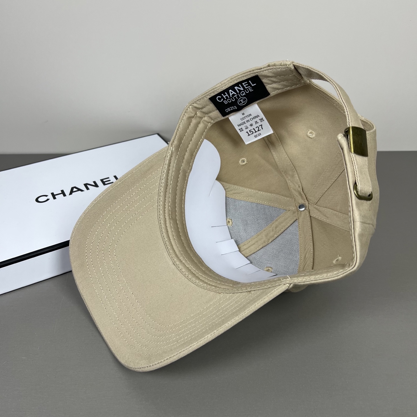 P香奈儿CHANEL，官网小香爆款棒球帽小红书新品发布，太🉑️了，时尚休闲，轻奢风格设计，经典色系，男女