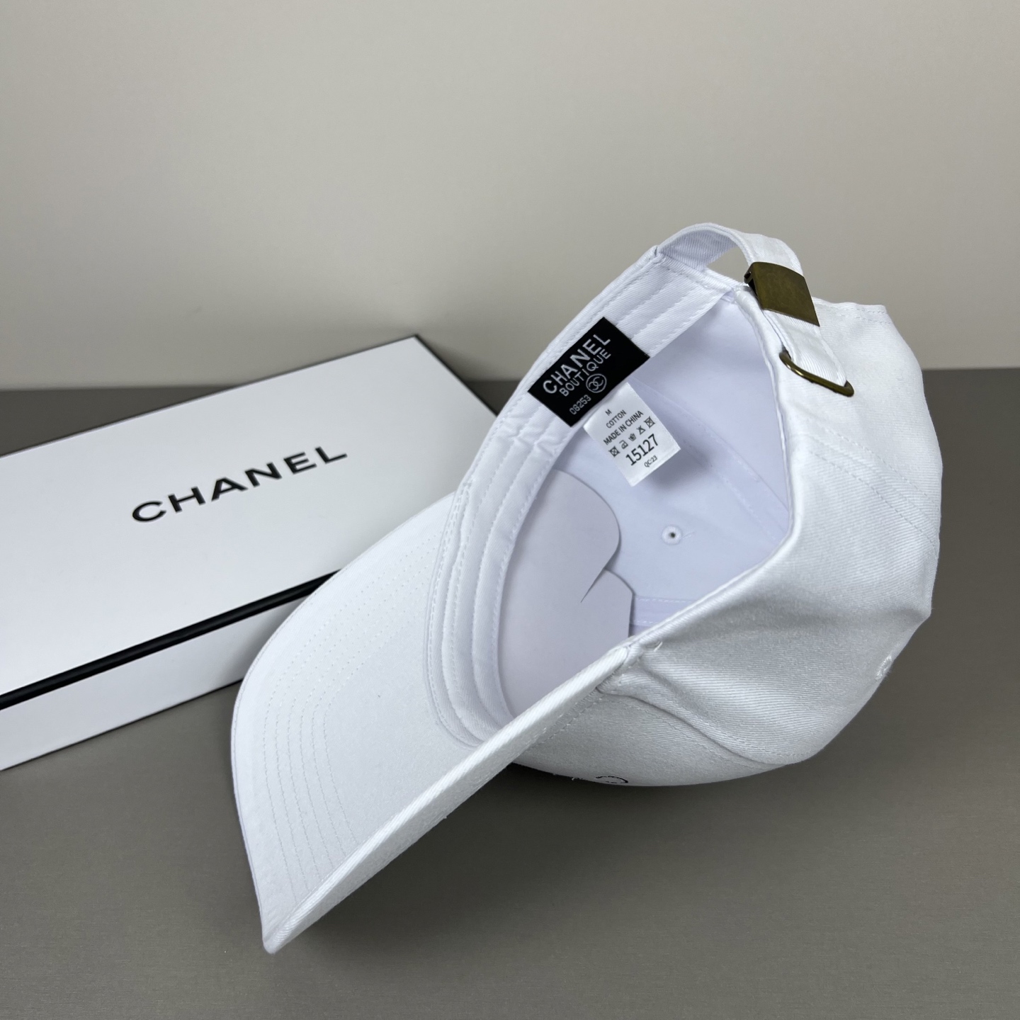 P香奈儿CHANEL，官网小香爆款棒球帽小红书新品发布，太🉑️了，时尚休闲，轻奢风格设计，经典色系，男女