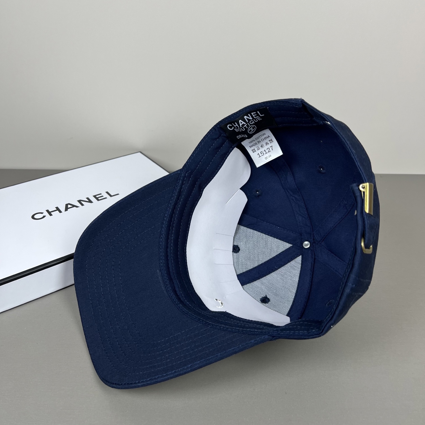 P香奈儿CHANEL，官网小香爆款棒球帽小红书新品发布，太🉑️了，时尚休闲，轻奢风格设计，经典色系，男女