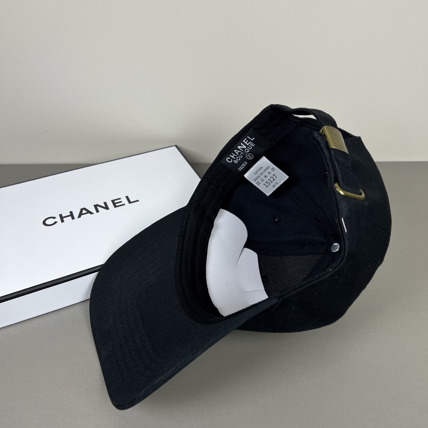 P香奈儿CHANEL，官网小香爆款棒球帽小红书新品发布，太🉑️了，时尚休闲，轻奢风格设计，经典色系，男女