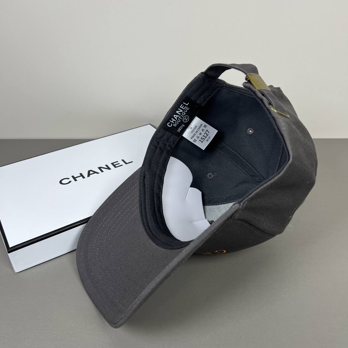 P香奈儿CHANEL，官网小香爆款棒球帽小红书新品发布，太🉑️了，时尚休闲，轻奢风格设计，经典色系，男女