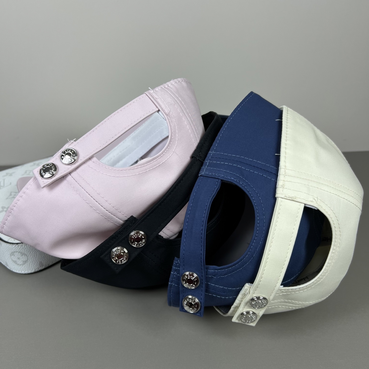 配防尘袋爱马仕HERMES，限量綉花棒球帽，官网原版里布，高版本懂货的来～透气舒适，防晒指数超高，气质名