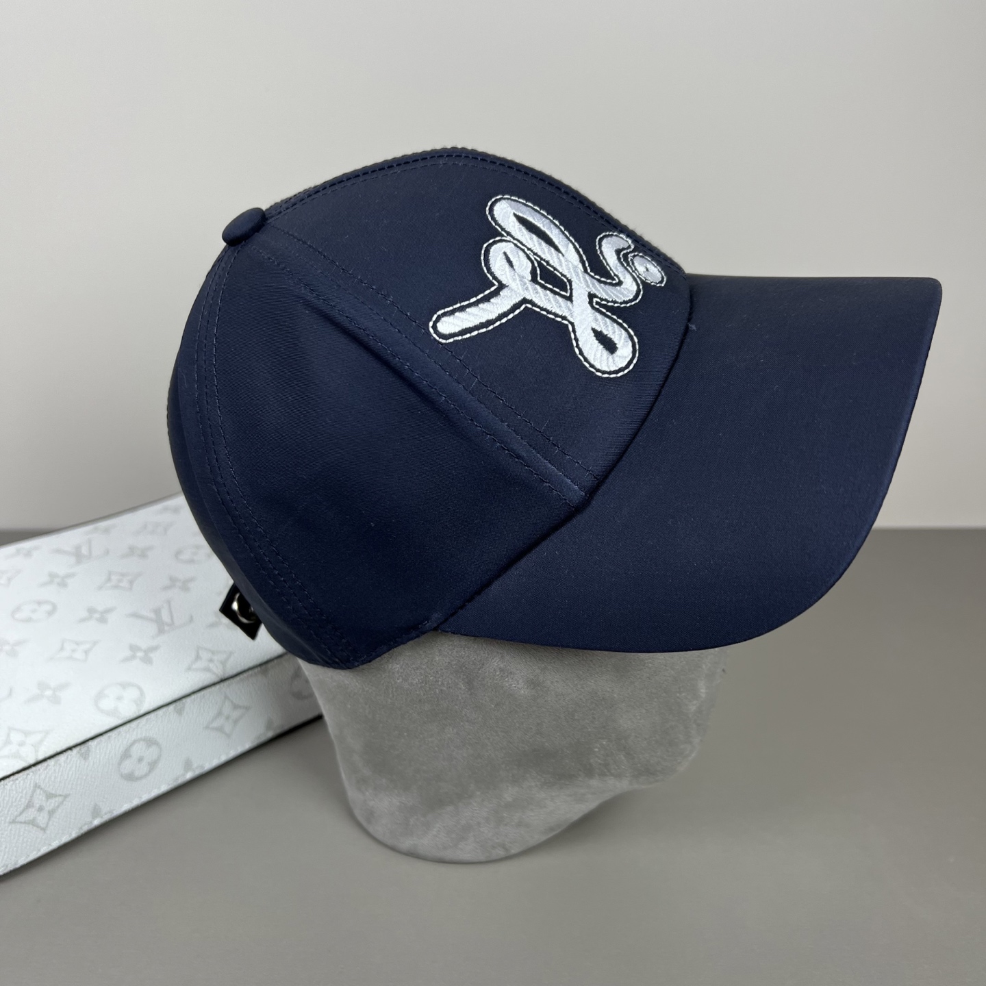 配防尘袋爱马仕HERMES，限量綉花棒球帽，官网原版里布，高版本懂货的来～透气舒适，防晒指数超高，气质名