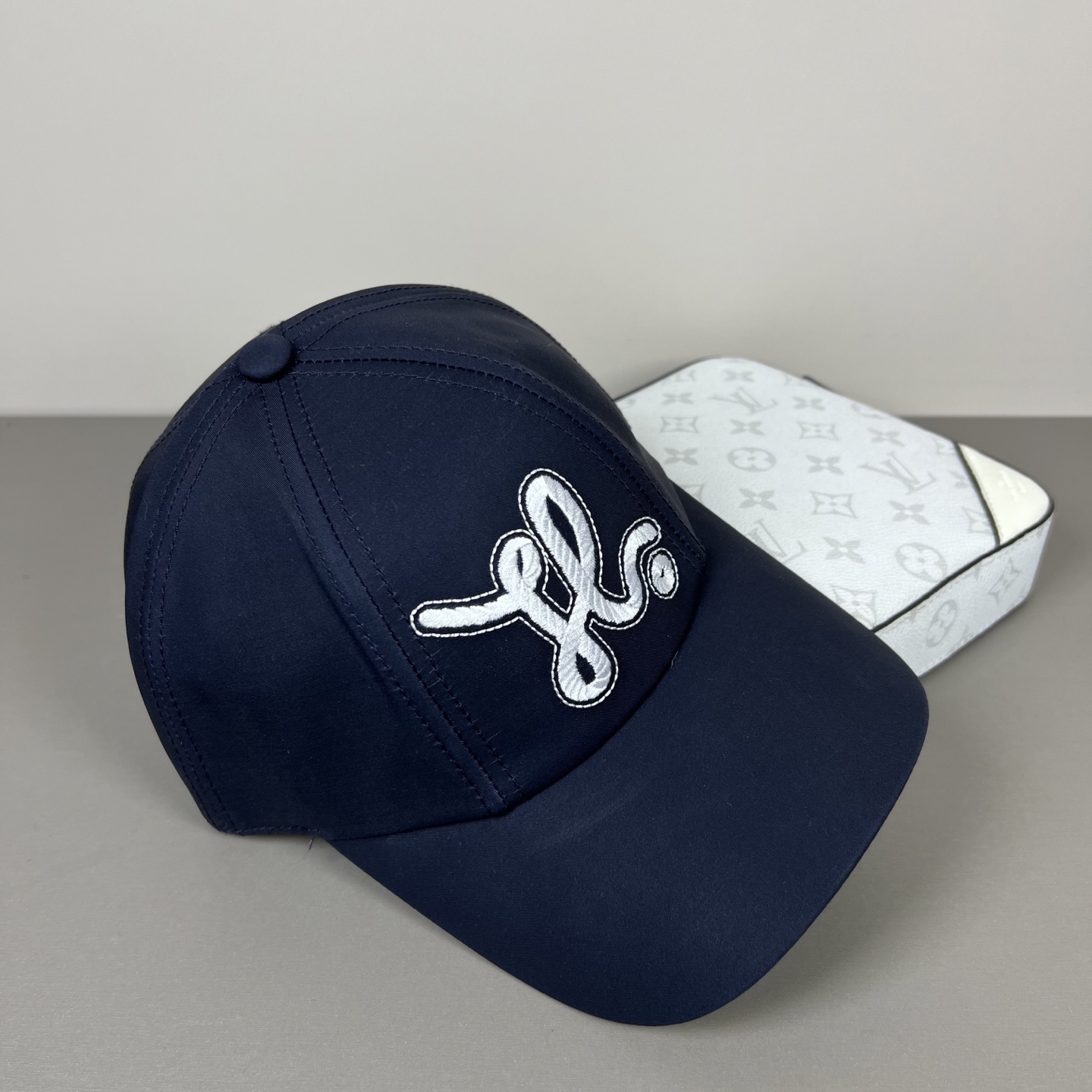 配防尘袋爱马仕HERMES，限量綉花棒球帽，官网原版里布，高版本懂货的来～透气舒适，防晒指数超高，气质名