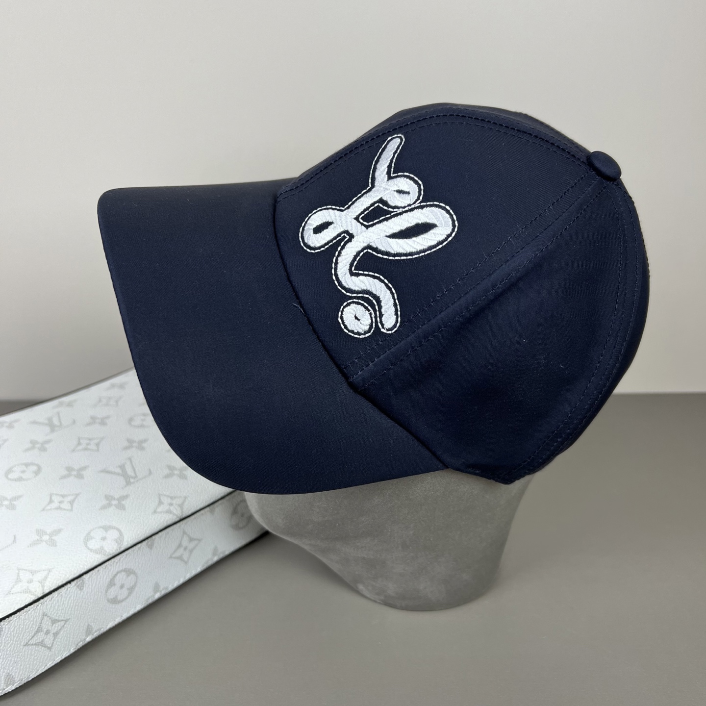 配防尘袋爱马仕HERMES，限量綉花棒球帽，官网原版里布，高版本懂货的来～透气舒适，防晒指数超高，气质名