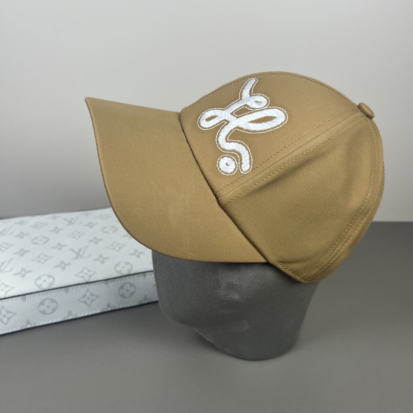 配防尘袋爱马仕HERMES，限量綉花棒球帽，官网原版里布，高版本懂货的来～透气舒适，防晒指数超高，气质名