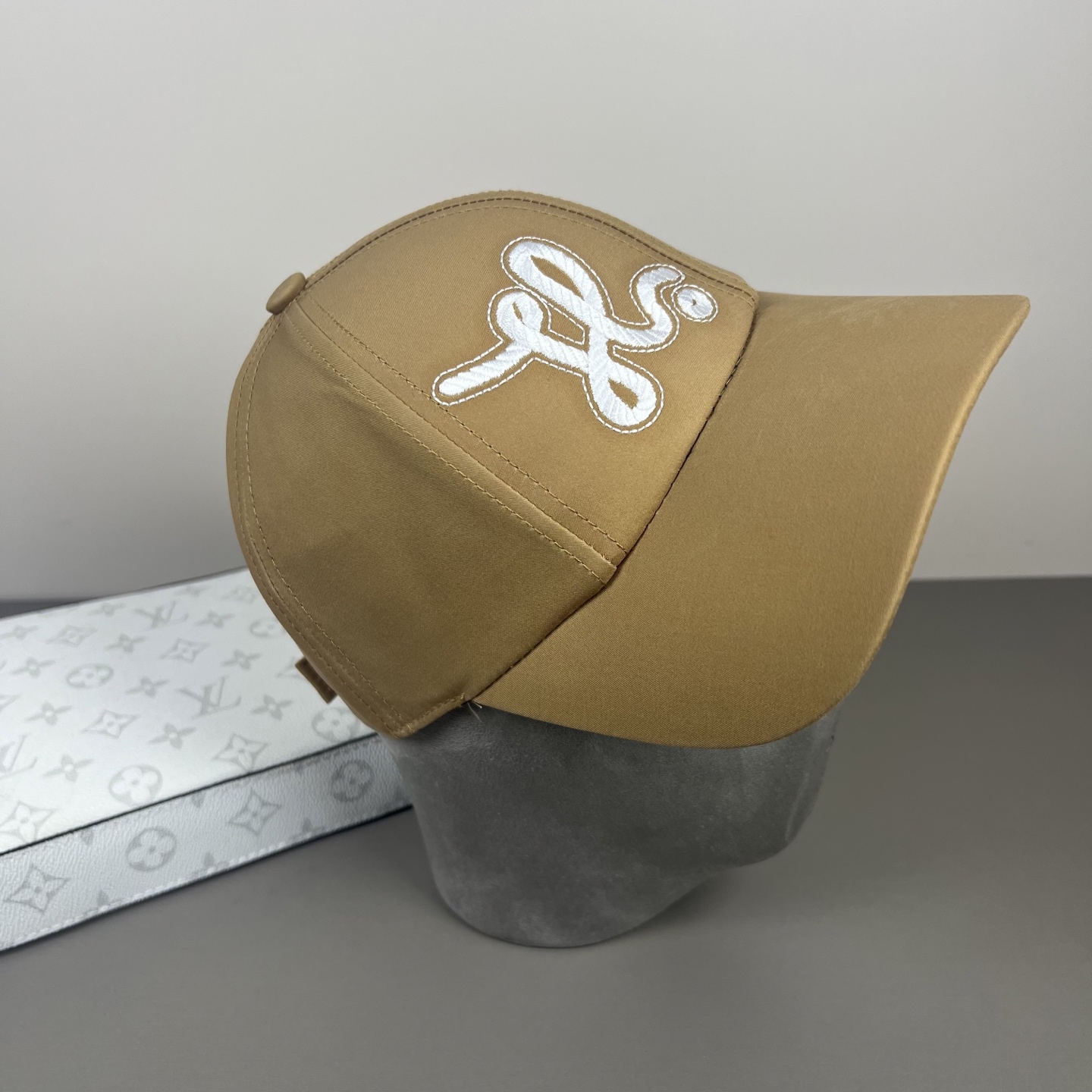 配防尘袋爱马仕HERMES，限量綉花棒球帽，官网原版里布，高版本懂货的来～透气舒适，防晒指数超高，气质名