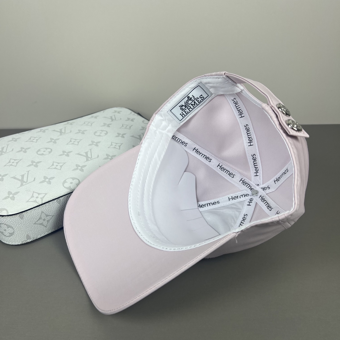配防尘袋爱马仕HERMES，限量綉花棒球帽，官网原版里布，高版本懂货的来～透气舒适，防晒指数超高，气质名