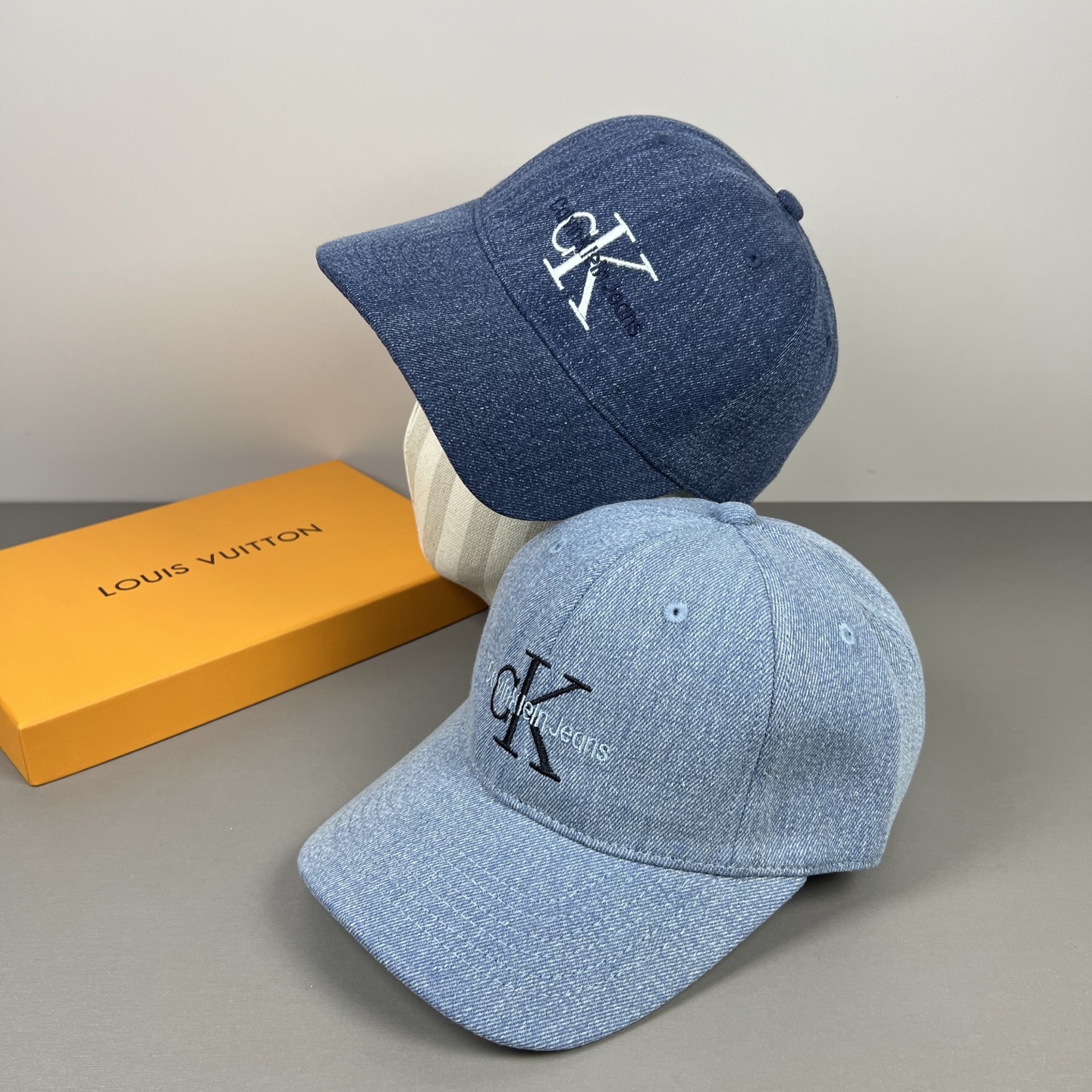 经典款，Calvin Klein，CK刺绣logo，请认准高端品质市场唯一对版，小红书推荐，时尚百搭，众